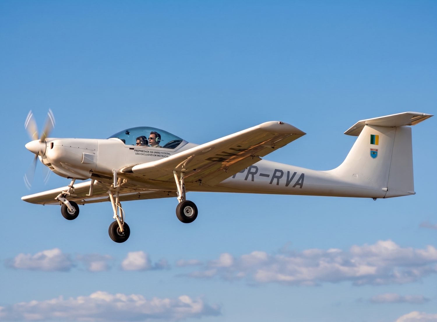 Aeromot AMT-600 Guri, a single-engine composite trainer aircraft.